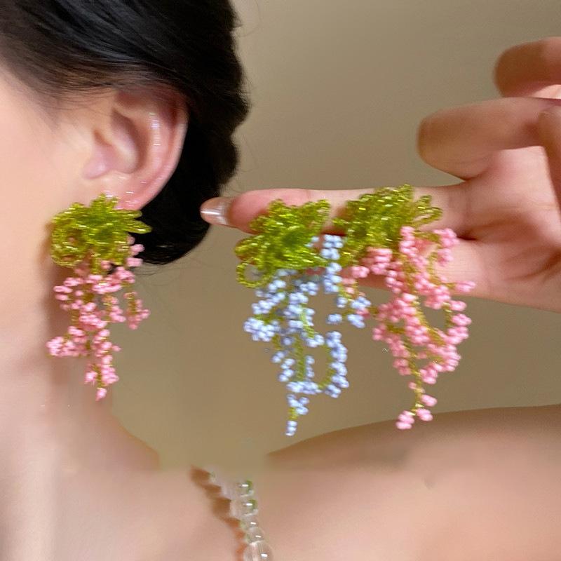 Garden spring beaded fringed flower sea waterfall stud earrings small fresh Mori sweet earrings early spring atmosphere earrings
Garden spring beaded fringed flower sea waterfall stud earrings small fresh Mori sweet earrings early spring atmosphere earrings