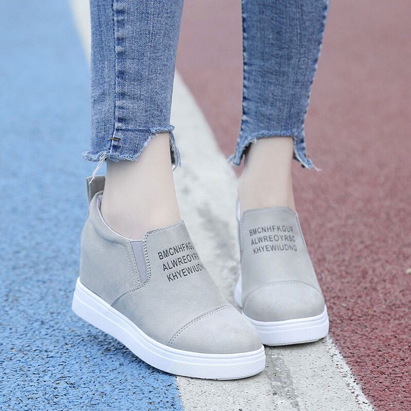 New spring and autumn large size fashion casual shoes women s round head flat bottom thick sole one pedal single shoes high heel large size 42
New spring and autumn large size fashion casual shoes women s round head flat bottom thick sole one pedal single shoes high heel large size 42