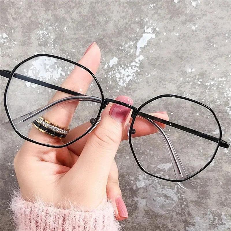 Ultra-Light Anti Blue Light Myopia Glasses for Women and Men Alloy Frame Fashion Female Blue Blocking Eyeglasses 0 -1.0 To -6.0 -1.5 чорний
Ultra-Light Anti Blue Light Myopia Glasses for Women and Men Alloy Frame Fashion Female Blue Blocking Eyeglasses 0 -1.0 To -6.0 -1.5 чорний