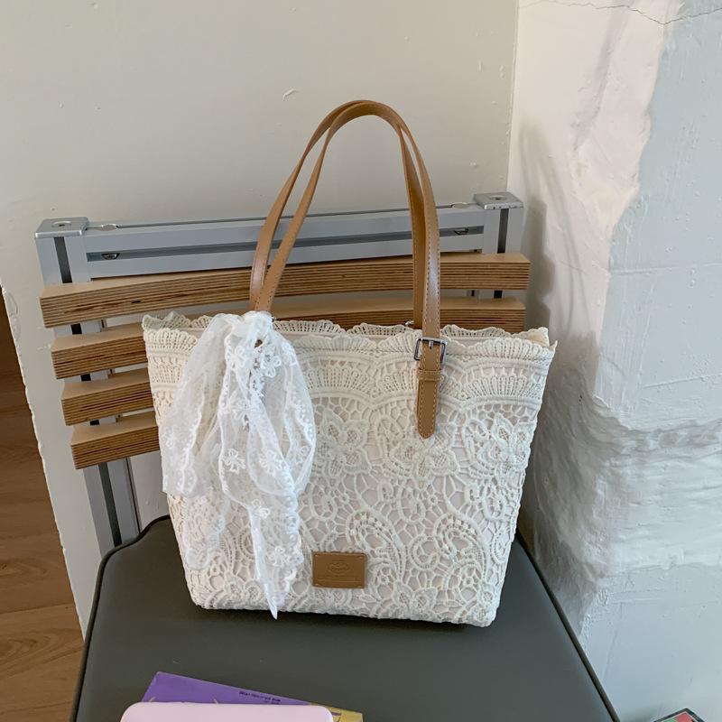 Advanced French Large Capacity Bag for Women, New Fashionable Lace Woven Tote Bag, Niche Light Luxury Armpit Bag білий
Advanced French Large Capacity Bag for Women, New Fashionable Lace Woven Tote Bag, Niche Light Luxury Armpit Bag білий