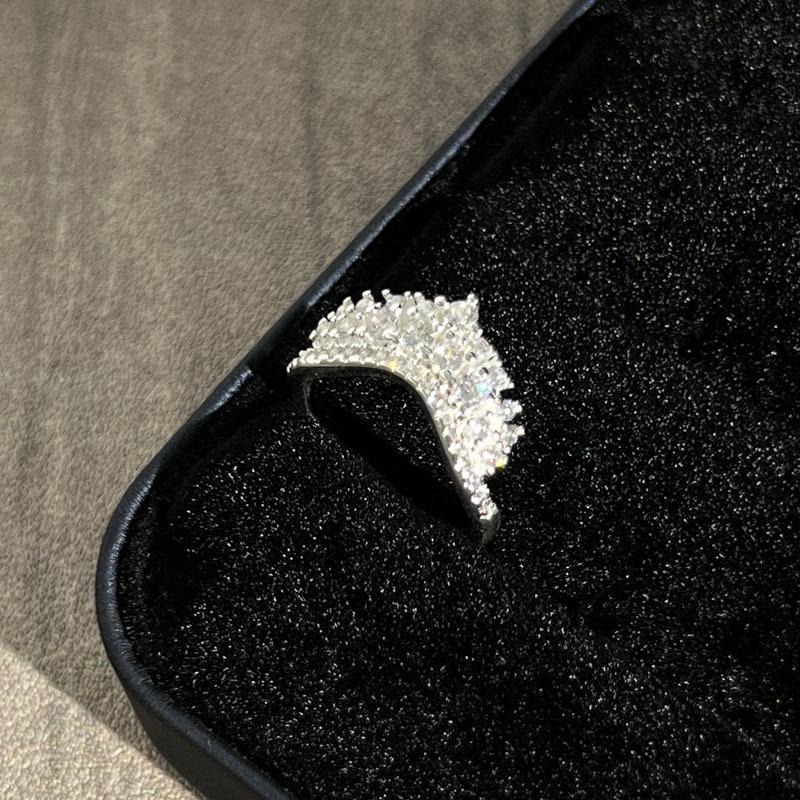 2026 Silver Lace Series Lace Hollow Light Luxury Celebrity Style Open Ring Female French Temperament Advanced Sense Index Finger Ring Resizable
2026 Silver Lace Series Lace Hollow Light Luxury Celebrity Style Open Ring Female French Temperament Advanced Sense Index Finger Ring Resizable