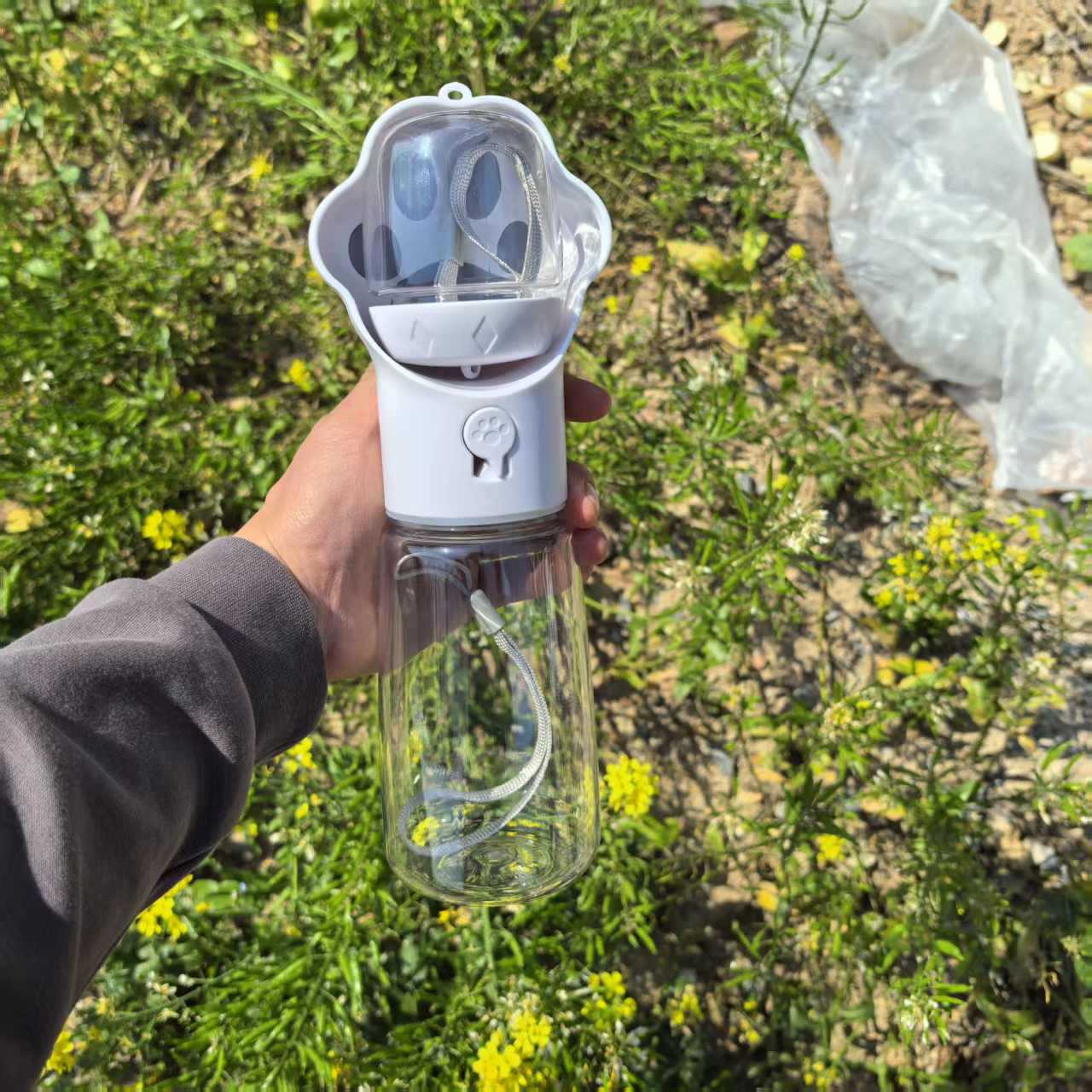 Portable Pet Water Bottle with Food Storage 550ml Capacity Outdoor Dog Cat Drinking Cup Leak Proof Design with Paw Print Pattern One Size білий
Portable Pet Water Bottle with Food Storage 550ml Capacity Outdoor Dog Cat Drinking Cup Leak Proof Design with Paw Print Pattern One Size білий