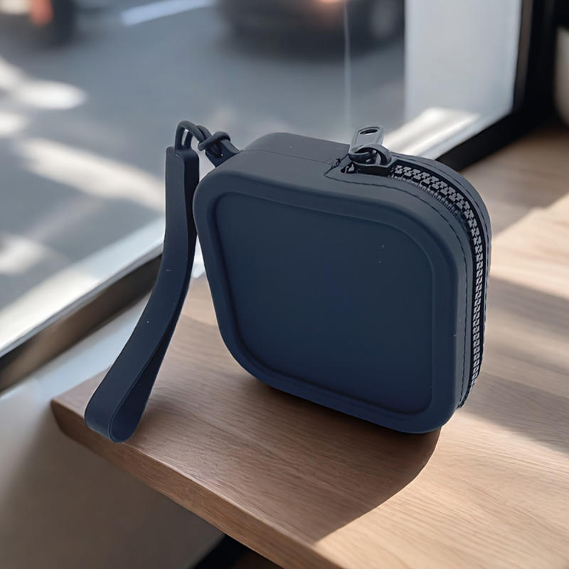 Portable Mini Cute Silicone Square Coin Purse Women Travel Lipstick Cosmetic Bag Earphone Storage Pouch for Girls One Size чорний
Portable Mini Cute Silicone Square Coin Purse Women Travel Lipstick Cosmetic Bag Earphone Storage Pouch for Girls One Size чорний