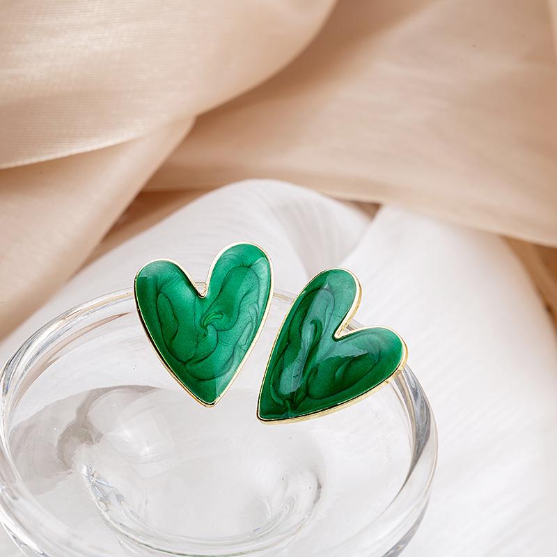 Silver Needle Heart Earrings: European & American Design, Cold Style, Exaggerated Fashion, Irregular Heart, Women’s Ear Jewelry
Silver Needle Heart Earrings: European & American Design, Cold Style, Exaggerated Fashion, Irregular Heart, Women’s Ear Jewelry