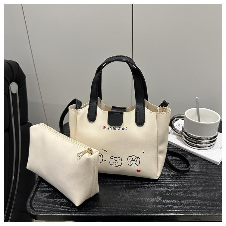 Ретро универсальные женские сумки, нишевый дизайн высокого класса 2025 осень, модные сумки под мышкой, сумки-мессенджеры чёрный
Ретро универсальные женские сумки, нишевый дизайн высокого класса 2025 осень, модные сумки под мышкой, сумки-мессенджеры чёрный