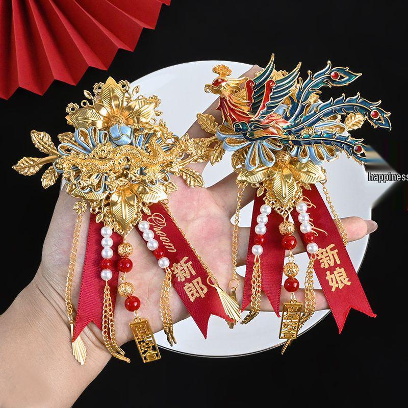 Свадебный набор бутоньерок с драконом и фениксом: Бутоньерка и брошь для жениха и невесты в китайском стиле Dragon Boutonniere with Ribbon
Свадебный набор бутоньерок с драконом и фениксом: Бутоньерка и брошь для жениха и невесты в китайском стиле Dragon Boutonniere with Ribbon