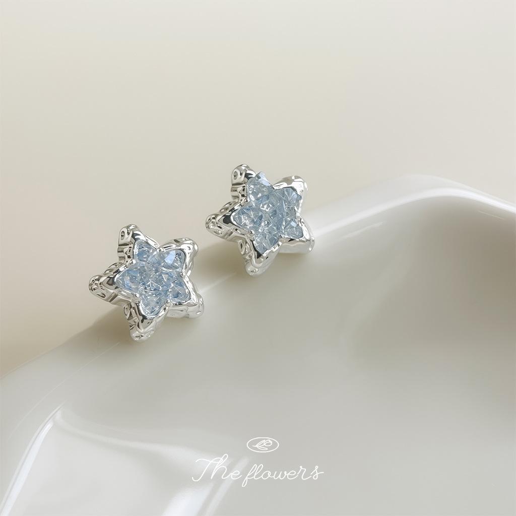 Blue Ice Crystal~ Fresh and Sweet Pentagram Needle Liquid Female Elegance Summer Explosive Earrings
Blue Ice Crystal~ Fresh and Sweet Pentagram Needle Liquid Female Elegance Summer Explosive Earrings