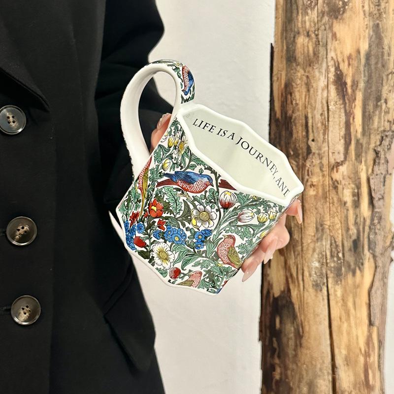 Ретро высококлассный дизайн керамической кружки с ландышами, чашка для кофе и молока, сувенирный подарок высокой ценности 301-400ml
Ретро высококлассный дизайн керамической кружки с ландышами, чашка для кофе и молока, сувенирный подарок высокой ценности 301-400ml
