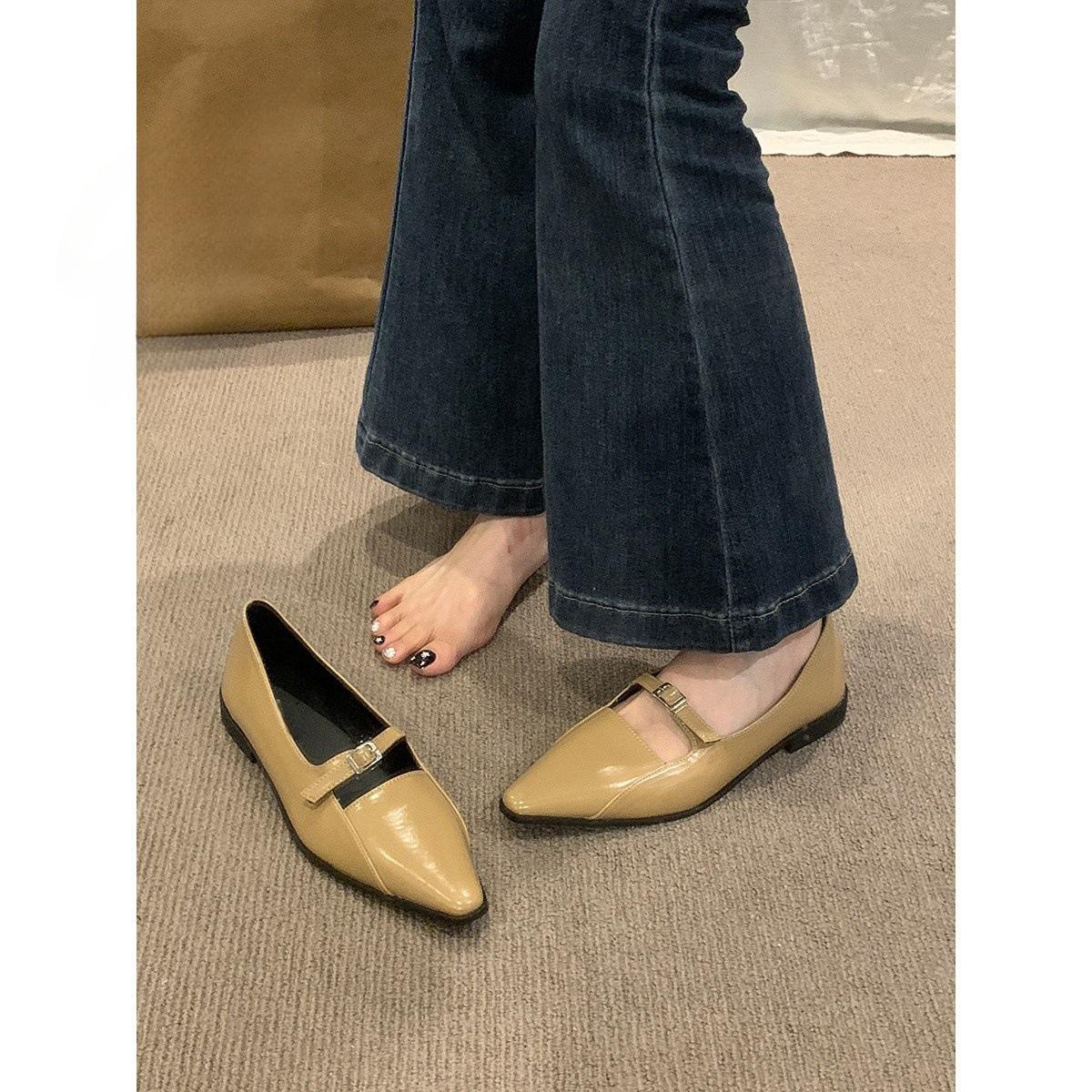 Brown pointed single shoes women s shoes spring and autumn 2024 new commuting versatile light mouth one pedal soft flat bottom ladyshoes 35 абрикосовый
Brown pointed single shoes women s shoes spring and autumn 2024 new commuting versatile light mouth one pedal soft flat bottom ladyshoes 35 абрикосовый