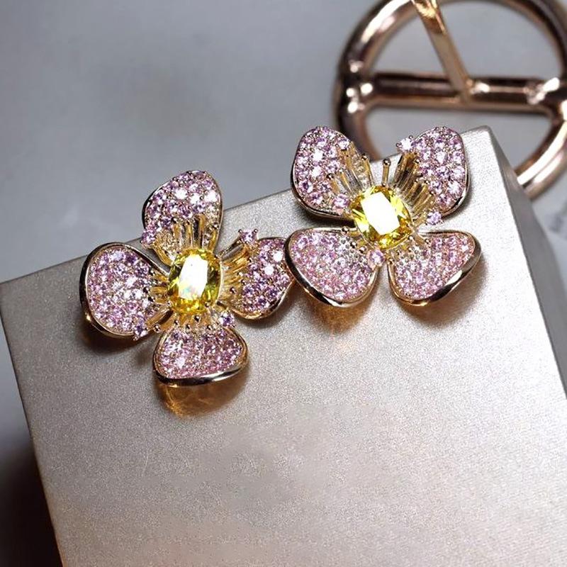 Zircon flower butterfly stud earrings super flash light luxury high-end earrings fashion versatile earrings women
Zircon flower butterfly stud earrings super flash light luxury high-end earrings fashion versatile earrings women