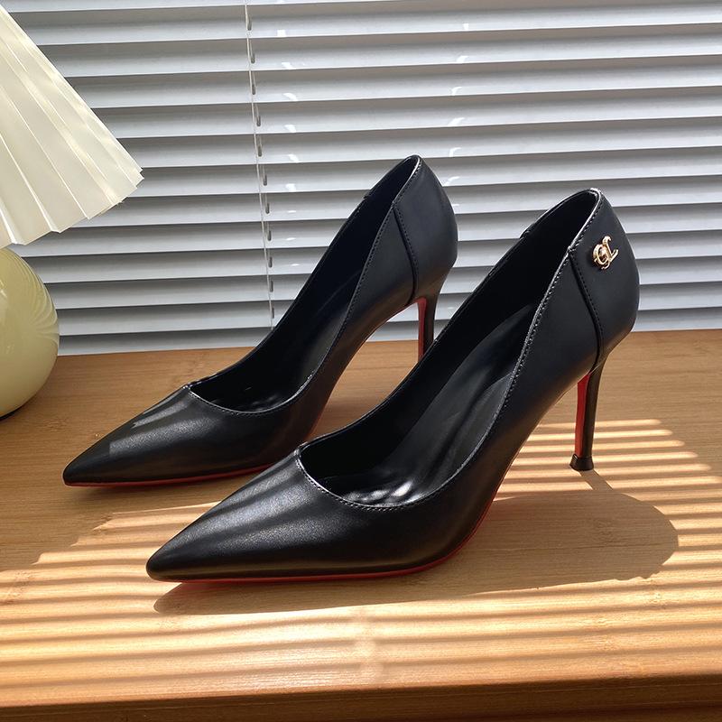 Черные туфли на высоком каблуке с красной подошвой женские тонкие каблуки осень и зима новые универсальные темпераментные сексуальные остроносые туфли для работы 40
Черные туфли на высоком каблуке с красной подошвой женские тонкие каблуки осень и зима новые универсальные темпераментные сексуальные остроносые туфли для работы 40