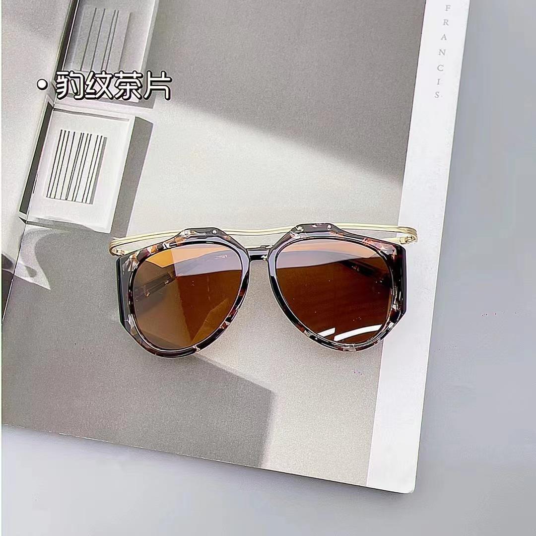 Stylish Trendy Sunglasses Female Pilot Shape UV400 Protection Male Sun Eyeglasses Driving Fishing Female Sunglasses
Stylish Trendy Sunglasses Female Pilot Shape UV400 Protection Male Sun Eyeglasses Driving Fishing Female Sunglasses
