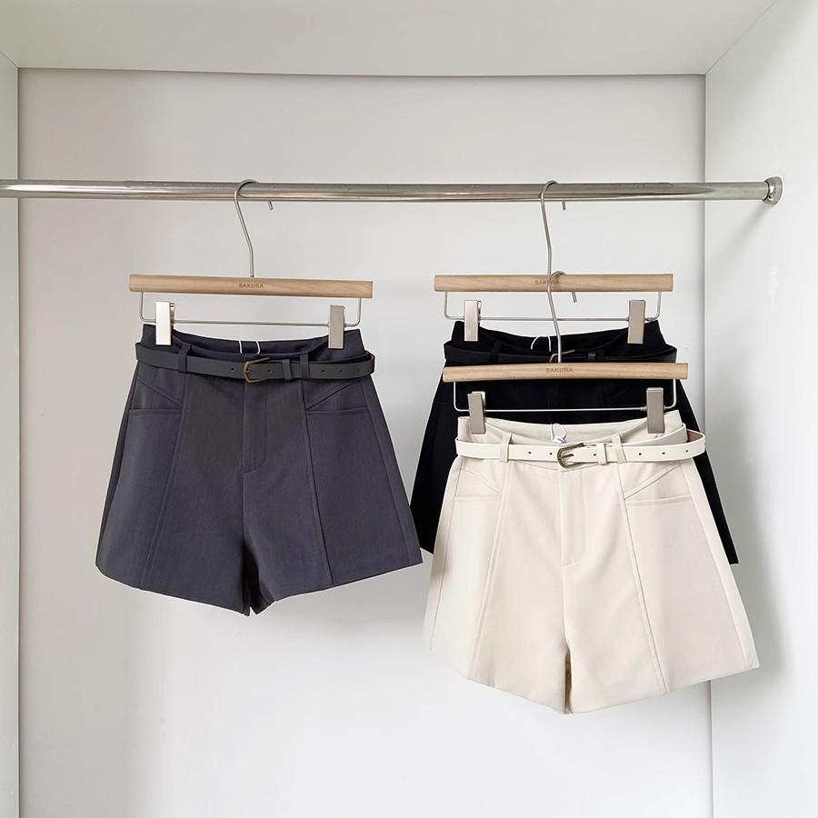 2025 Spring/Summer Women s Black High-Waisted Belted A-Line Hip-Lifting Wide Leg Shorts - Korean Style 2XL
2025 Spring/Summer Women s Black High-Waisted Belted A-Line Hip-Lifting Wide Leg Shorts - Korean Style 2XL