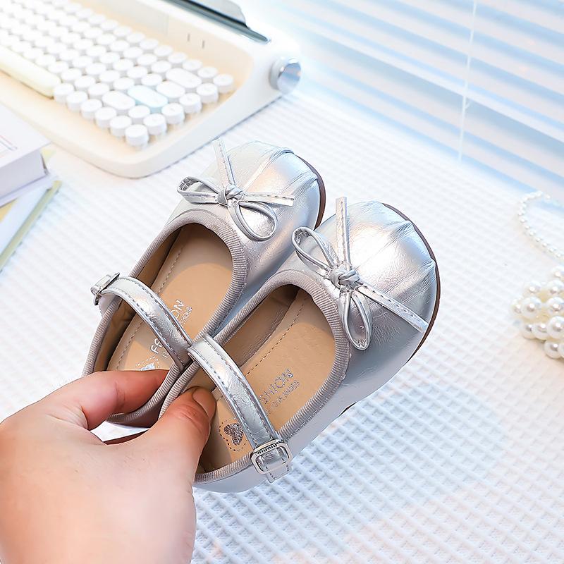 Spring Girls Korean Soft Sole Bow Princess Shoes Fashionable Baby Flats size 21 серебряный
Spring Girls Korean Soft Sole Bow Princess Shoes Fashionable Baby Flats size 21 серебряный