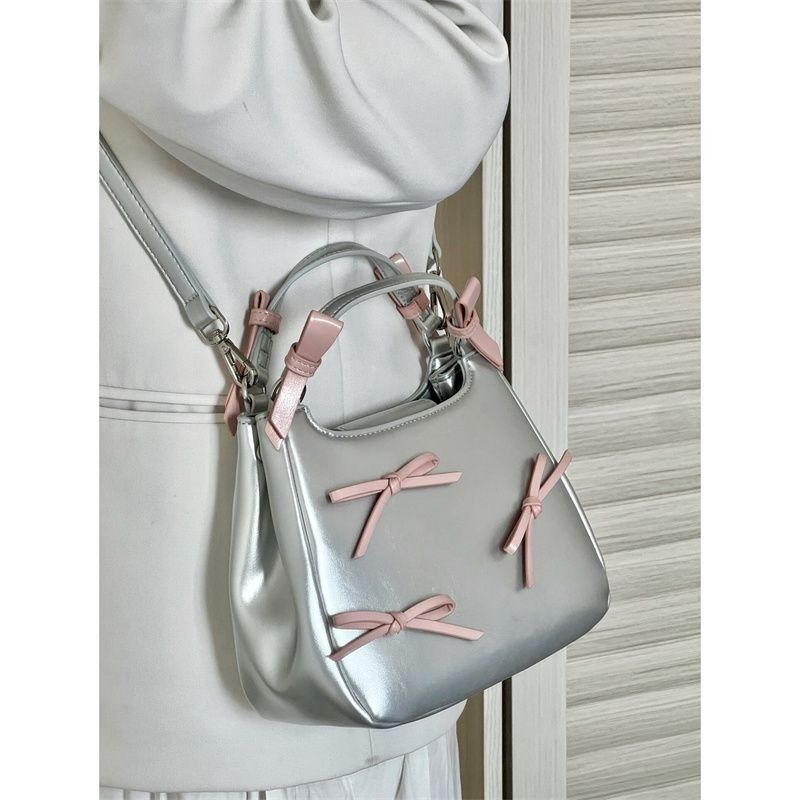 JIAERDI Hot Girls Y2k Hand Bag Purse Female Sweet Cool Bow Handle Blue Bucket Bag Women Harajuku Aesthetic Casual Crossbody Bags 21x16x10cm срібний
JIAERDI Hot Girls Y2k Hand Bag Purse Female Sweet Cool Bow Handle Blue Bucket Bag Women Harajuku Aesthetic Casual Crossbody Bags 21x16x10cm срібний