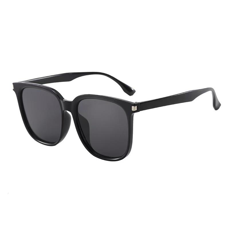 Tide Sunglasses Men And Women With The Same Sunglasses Rice Nails Fashion Square Sunglasses Metal hinge
Tide Sunglasses Men And Women With The Same Sunglasses Rice Nails Fashion Square Sunglasses Metal hinge