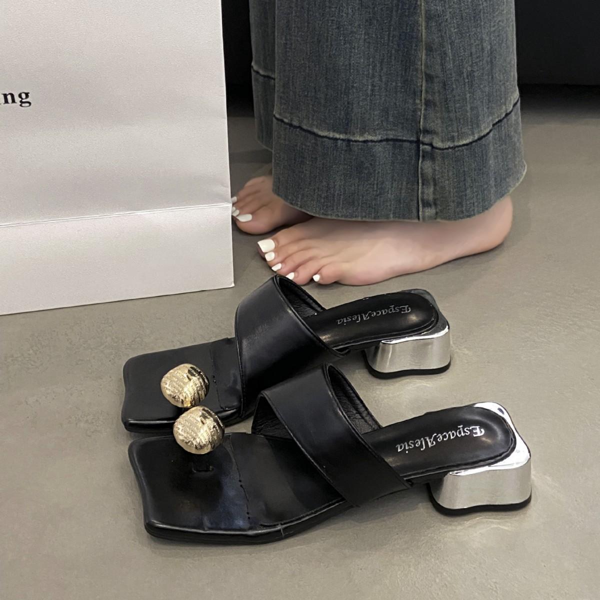 2025 summer new French sexy buckle one-word women s thick heel heightened versatile set toe cool slippers with skirt 35 чёрный
2025 summer new French sexy buckle one-word women s thick heel heightened versatile set toe cool slippers with skirt 35 чёрный