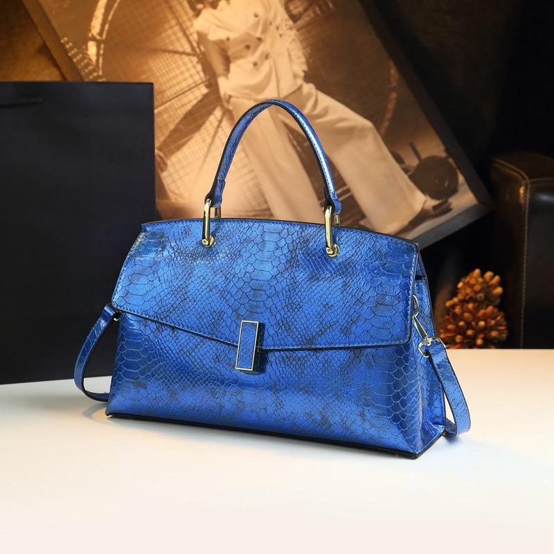 Ladies Mother Bag Laser Leather Women S Bag Shoulder Crossbody Handbag Trend Lock Design синий
Ladies Mother Bag Laser Leather Women S Bag Shoulder Crossbody Handbag Trend Lock Design синий