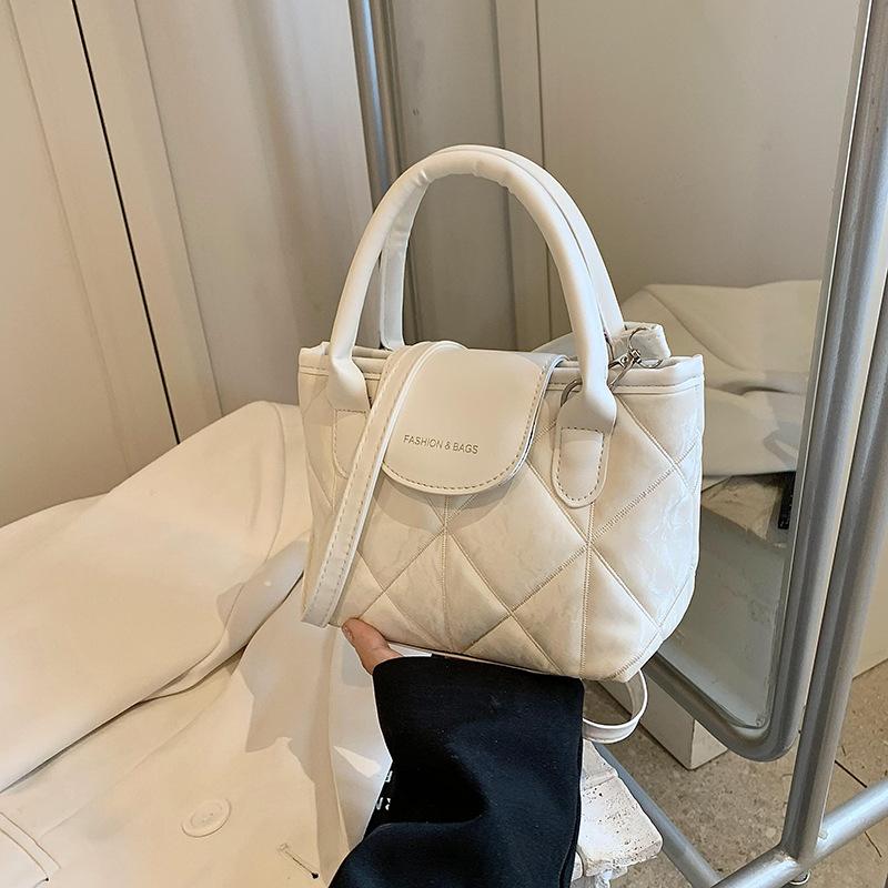 Популярная в этом году супер популярная нишевая сумка женская 2025 новая модная универсальная сумка-мессенджер мини-сумка для выхода в свет маленькая сумка белый
Популярная в этом году супер популярная нишевая сумка женская 2025 новая модная универсальная сумка-мессенджер мини-сумка для выхода в свет маленькая сумка белый