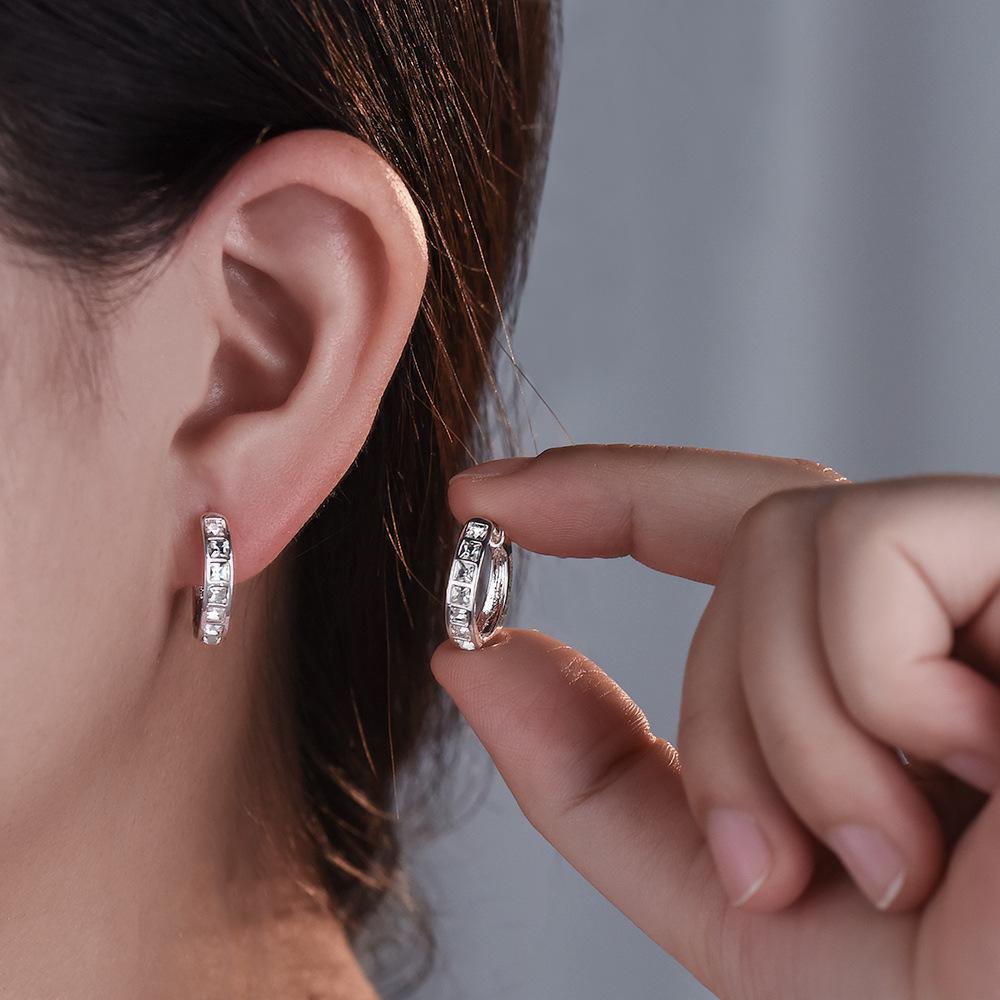 Модные корейские сверкающие кубические цирконии элегантные серьги унисекс
Модные корейские сверкающие кубические цирконии элегантные серьги унисекс