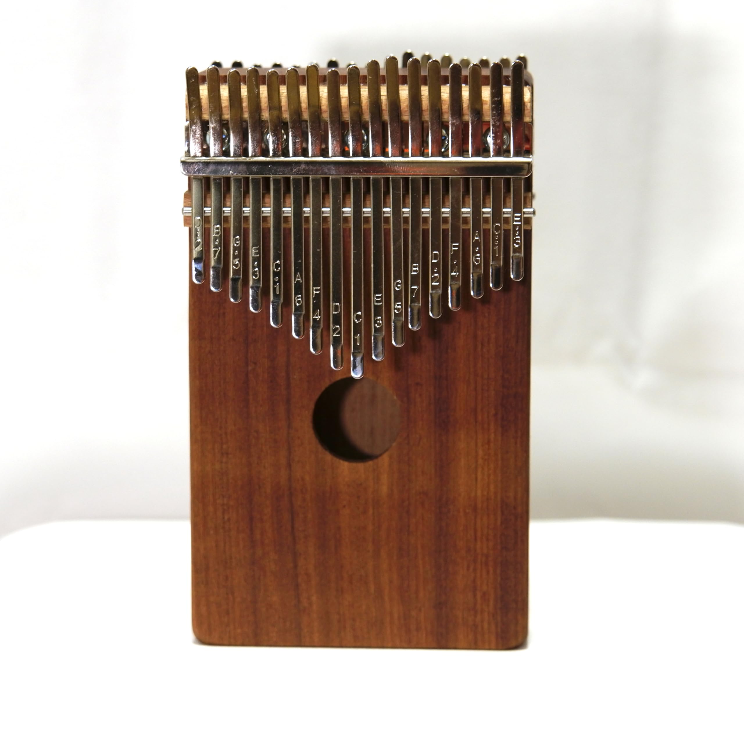 34-key chromatic kalimba, double-sided (C major on the front and B major on the back), solid wood, 13cm x 18.5cm
34-key chromatic kalimba, double-sided (C major on the front and B major on the back), solid wood, 13cm x 18.5cm