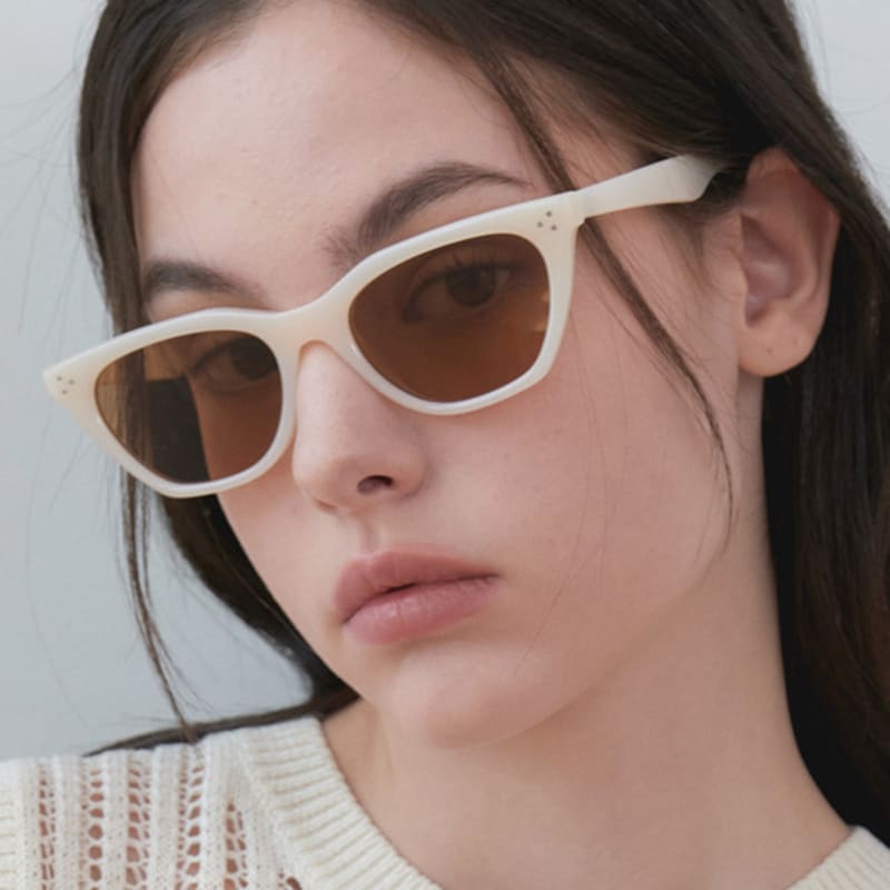 One Brilliant Monroe-OB430-Ivory Brown FREE
One Brilliant Monroe-OB430-Ivory Brown FREE