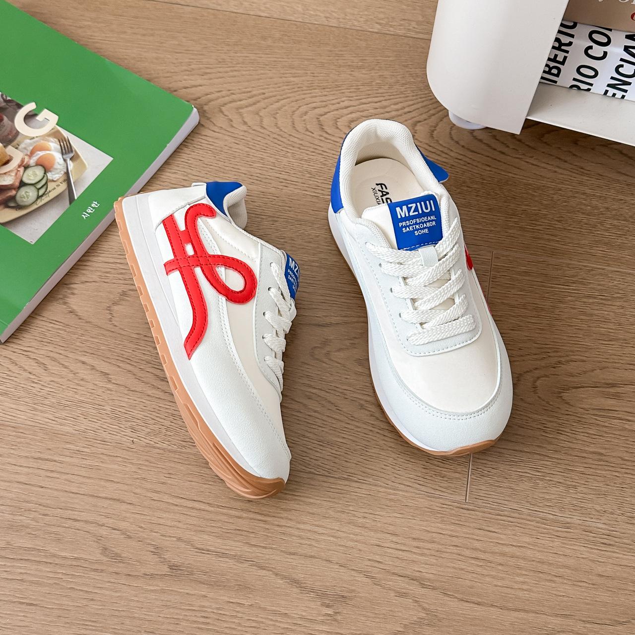 Mesh breathable inner height increase German training shoes women s 2025 summer new versatile platform sports and leisure shoes popular Forrest G 35
Mesh breathable inner height increase German training shoes women s 2025 summer new versatile platform sports and leisure shoes popular Forrest G 35