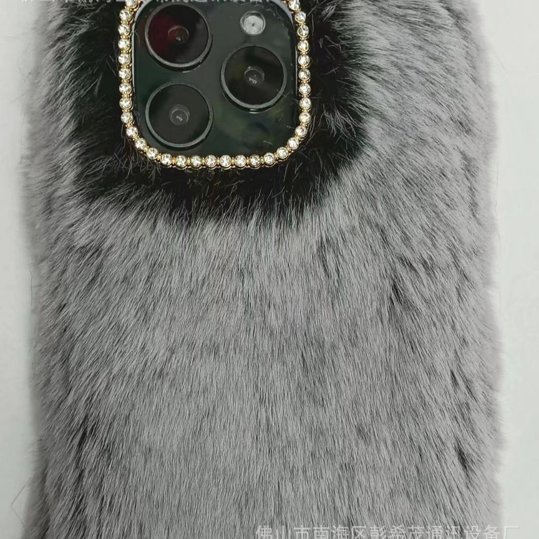 Autumn and winter Rex Rabbit plush mobile phone case in stock, firmly attached and non-detachable. iPhone 12 Pro чорний
Autumn and winter Rex Rabbit plush mobile phone case in stock, firmly attached and non-detachable. iPhone 12 Pro чорний