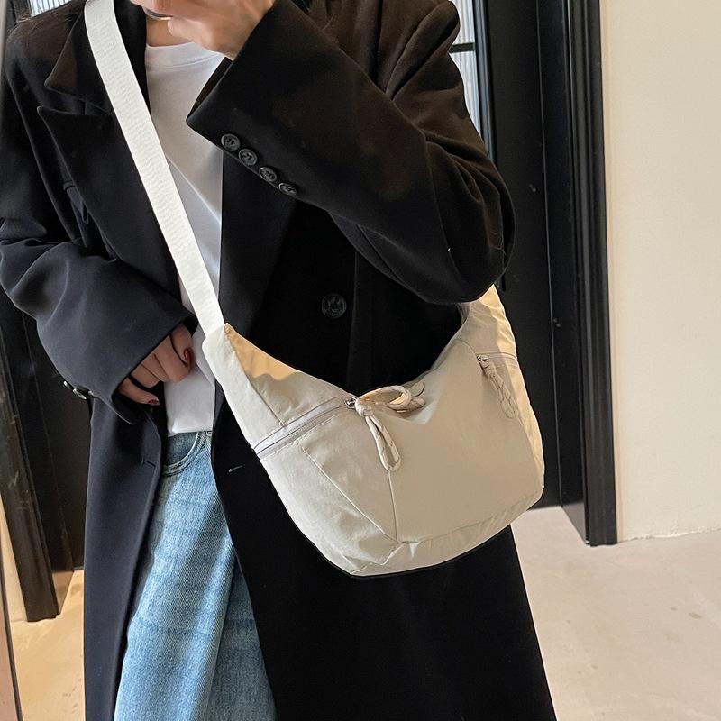 Large capacity, light and casual versatile horn bag women s 2025 new crescent bag women s shoulder messenger bag зелений
Large capacity, light and casual versatile horn bag women s 2025 new crescent bag women s shoulder messenger bag зелений
