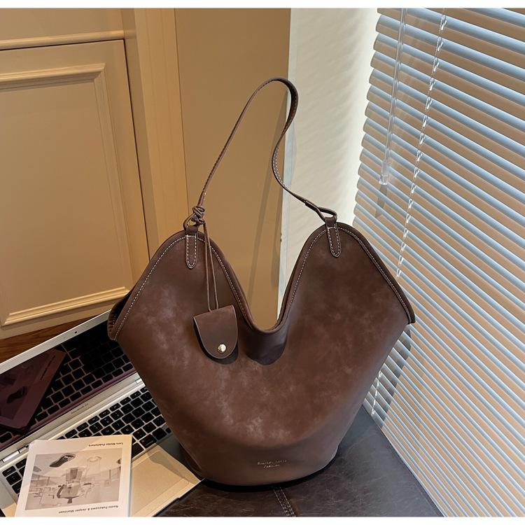 Вязаная сумка ретро большой вместимости женская осенне-зимняя универсальная 2025 новая повседневная сумка через плечо сумка-тоут для поездок на работу темно-коричневого
Вязаная сумка ретро большой вместимости женская осенне-зимняя универсальная 2025 новая повседневная сумка через плечо сумка-тоут для поездок на работу темно-коричневого