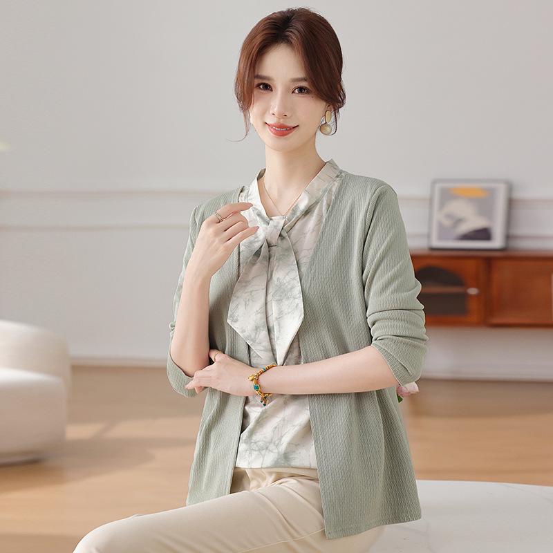 Elegant Two-Piece Style Long-Sleeve Top for Middle-Aged Women - Spring & Autumn Fashion 5XL (150-165 lbs)
Elegant Two-Piece Style Long-Sleeve Top for Middle-Aged Women - Spring & Autumn Fashion 5XL (150-165 lbs)