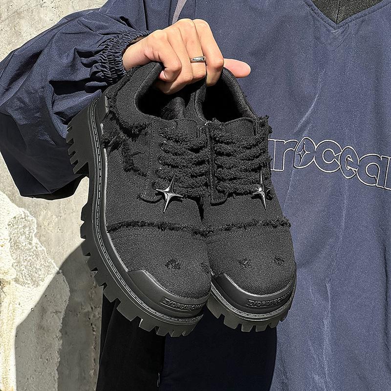 Туфли Tooling с большой головкой, повседневные мужские туфли для поездок на работу, британский стиль, дерби, мужские туфли с толстой подошвой, увеличивают высоту и защищают от ветра 78666-J 38 чёрный
Туфли Tooling с большой головкой, повседневные мужские туфли для поездок на работу, британский стиль, дерби, мужские туфли с толстой подошвой, увеличивают высоту и защищают от ветра 78666-J 38 чёрный