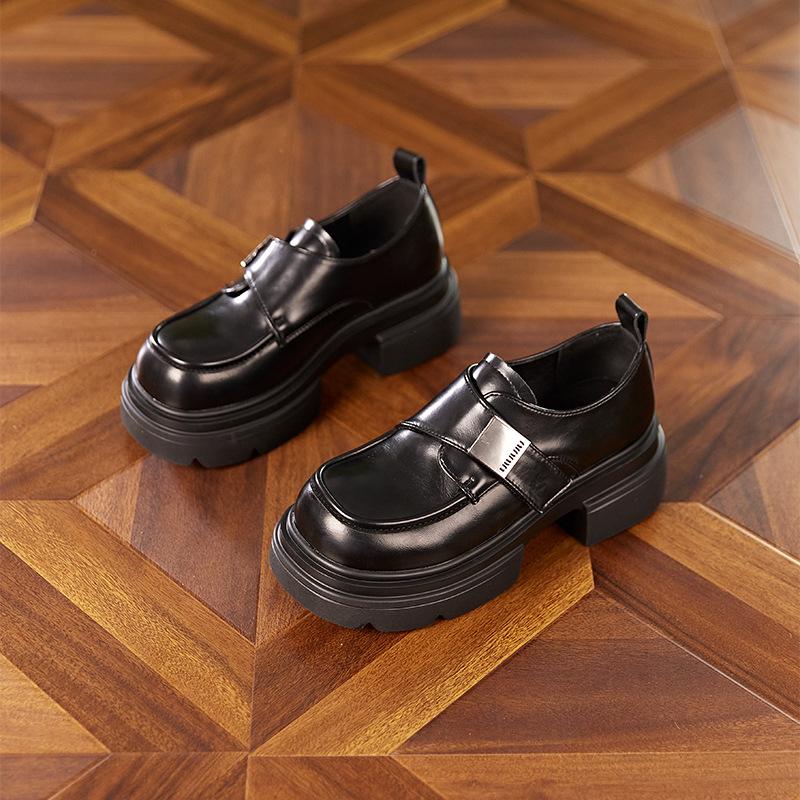 Thick-soled high-end small leather shoes women s 2025 autumn new British-style leather loafers women s muffin retro shoes 39
Thick-soled high-end small leather shoes women s 2025 autumn new British-style leather loafers women s muffin retro shoes 39