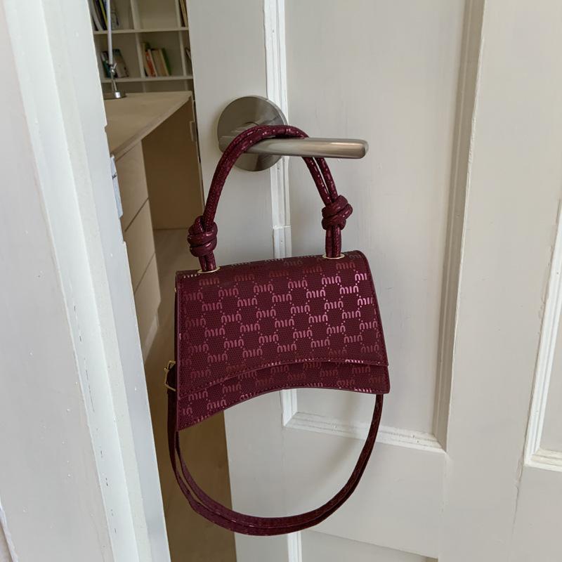 Premium sense portable small square bag women s 2025 new fashion shoulder bag light luxury versatile messenger bag красный
Premium sense portable small square bag women s 2025 new fashion shoulder bag light luxury versatile messenger bag красный