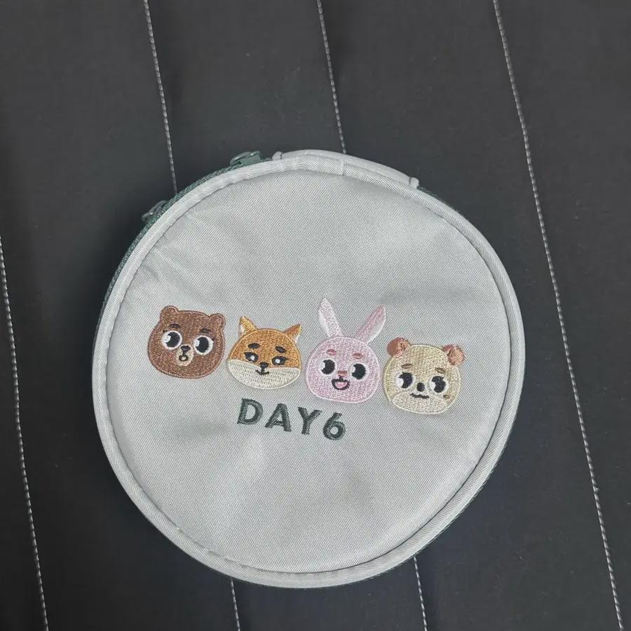 Day6 Foreveryoung Japan Demal Pouch
Day6 Foreveryoung Japan Demal Pouch
