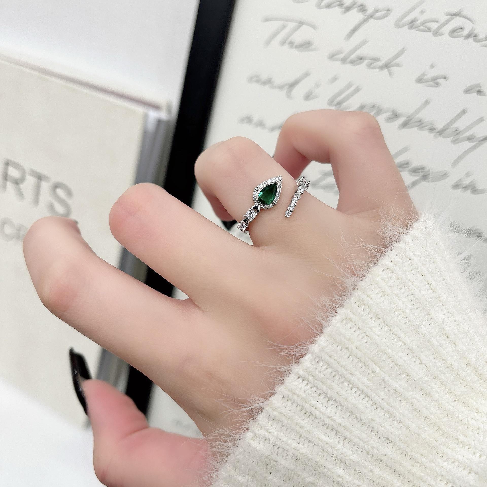 Элегантное серебряное открытое кольцо в форме змеи с цирконием: Высококачественные, модные и универсальные украшения для женщин RR714 зелёный
Элегантное серебряное открытое кольцо в форме змеи с цирконием: Высококачественные, модные и универсальные украшения для женщин RR714 зелёный