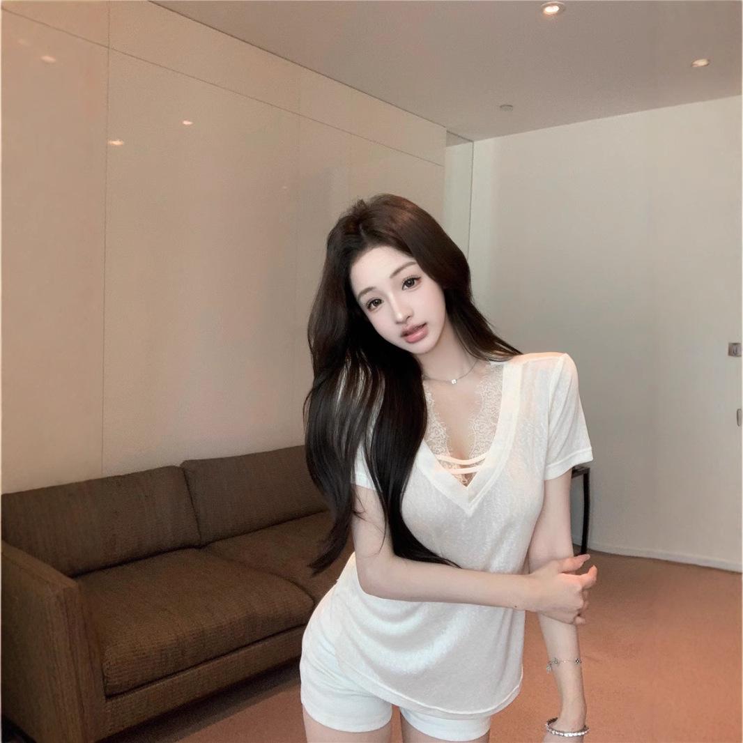 Beige Lace Patchwork V-Neck Slim Fit Summer T-Shirt with Short Sleeves for Women M Premium белый
Beige Lace Patchwork V-Neck Slim Fit Summer T-Shirt with Short Sleeves for Women M Premium белый