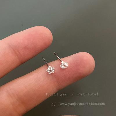 Delicate five-pointed star zircon stud earrings that women don t need to pick when sleeping, earrings, ear holes, ear sticks, mini ear jewelry.
Delicate five-pointed star zircon stud earrings that women don t need to pick when sleeping, earrings, ear holes, ear sticks, mini ear jewelry.