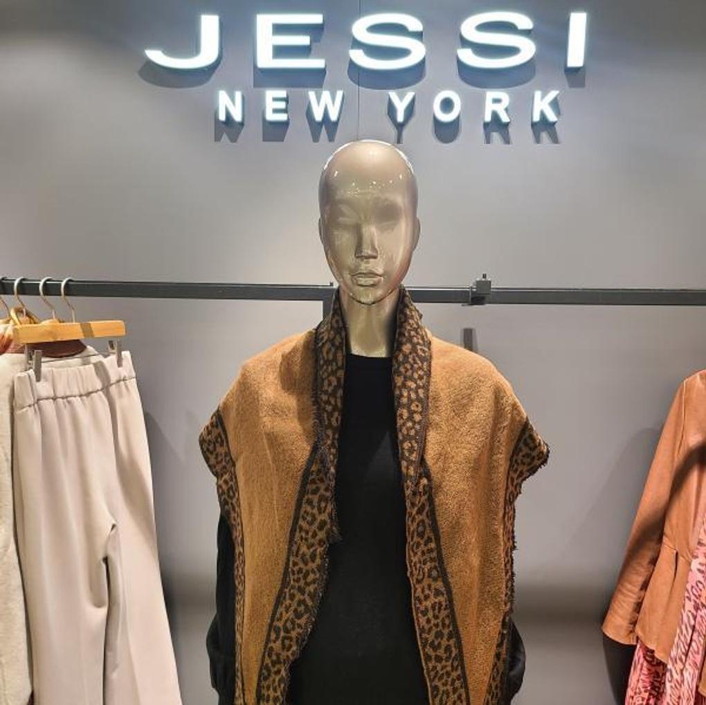 Jessie New York Leopard Muffler JAW5NSAM2401
Jessie New York Leopard Muffler JAW5NSAM2401