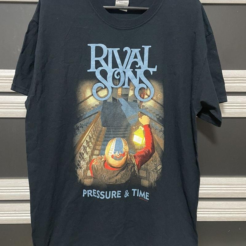 Rival Sons Pressure Time Tour T Shirt Vintage Rock Band Merch Mans Size L S разноцветный
Rival Sons Pressure Time Tour T Shirt Vintage Rock Band Merch Mans Size L S разноцветный