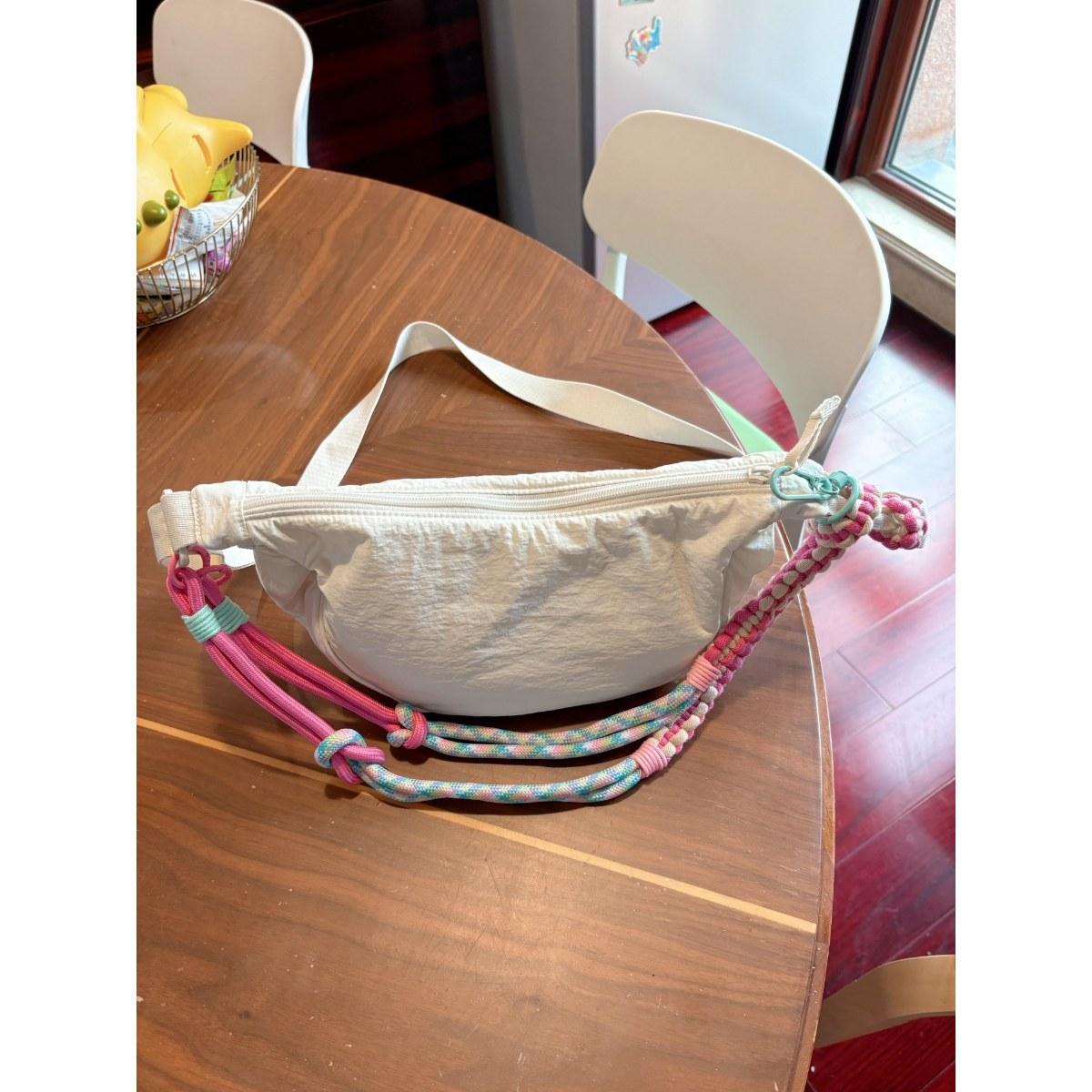 Casual canvas bag women s messenger bag Japan s new large-capacity niche design commuter shoulder dumpling bag
Casual canvas bag women s messenger bag Japan s new large-capacity niche design commuter shoulder dumpling bag