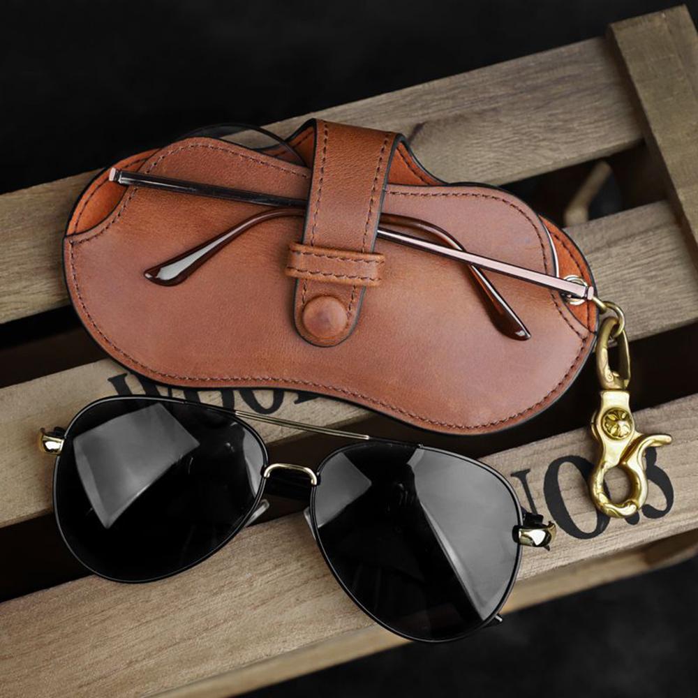 Sunglasses Pouch Keychain Hook Glasses Case Eyeglasses Organizer Vintage Leather Glasses Bag For Gift Item Enthusiasts коричневый
Sunglasses Pouch Keychain Hook Glasses Case Eyeglasses Organizer Vintage Leather Glasses Bag For Gift Item Enthusiasts коричневый