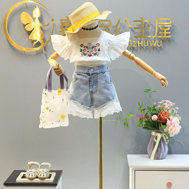 Fashion Two-piece Set Girls Short-sleeved Summer New Girls Suit Fashion Embroidered Top Plus Denim Shorts Suit 100cm белый
Fashion Two-piece Set Girls Short-sleeved Summer New Girls Suit Fashion Embroidered Top Plus Denim Shorts Suit 100cm белый
