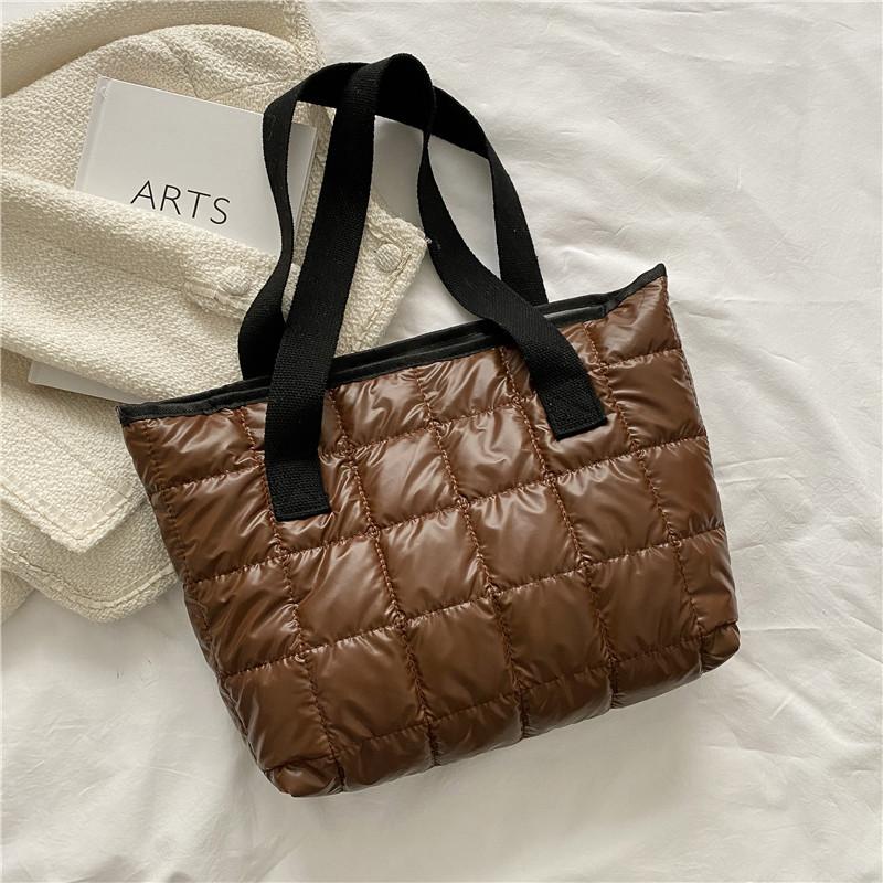 Сумка-пуховик для интернет-знаменитостей, новая женская сумка на плечо, сумка-тоут под мышкой, популярная в этом году, осень-зима 2025
Сумка-пуховик для интернет-знаменитостей, новая женская сумка на плечо, сумка-тоут под мышкой, популярная в этом году, осень-зима 2025