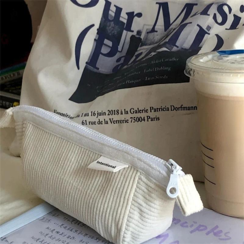 Канцелярская сумка для хранения карандашей Original Dreamship Series Corduroy для учеников младших классов средней школы Канцелярские пеналы
Канцелярская сумка для хранения карандашей Original Dreamship Series Corduroy для учеников младших классов средней школы Канцелярские пеналы