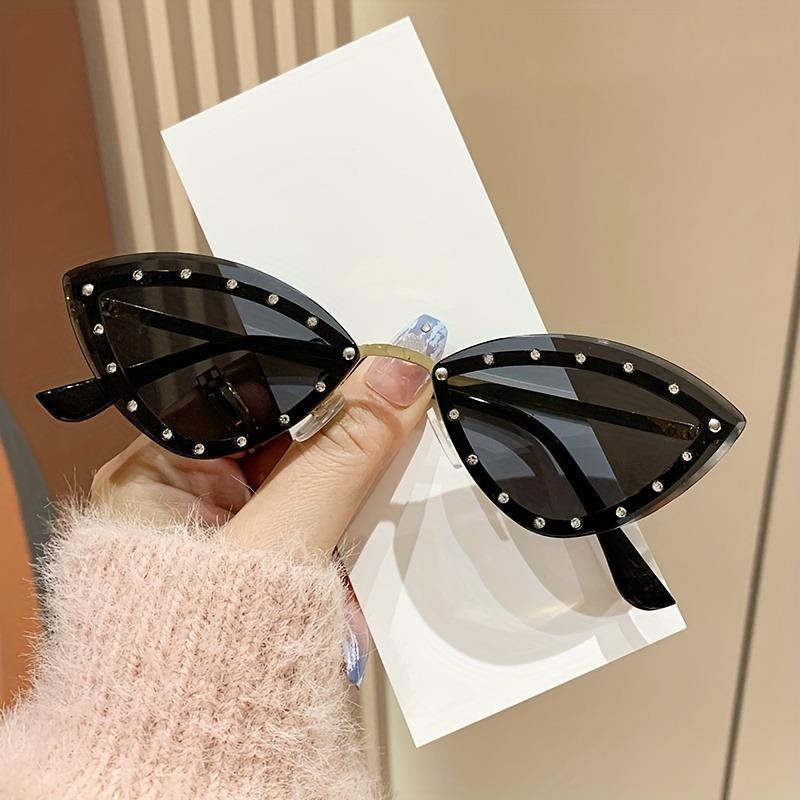 1/5pcs Cat Eye Rimless Sunglasses For Women Punk Rivet Fashion Gradient Sun Shades For Vacation Beach Party
1/5pcs Cat Eye Rimless Sunglasses For Women Punk Rivet Fashion Gradient Sun Shades For Vacation Beach Party