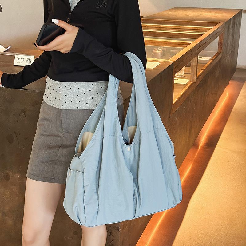 Literary small, fresh, simple and large-capacity shoulder cloth bag women s casual portable multi-pocket tote bag чёрный
Literary small, fresh, simple and large-capacity shoulder cloth bag women s casual portable multi-pocket tote bag чёрный