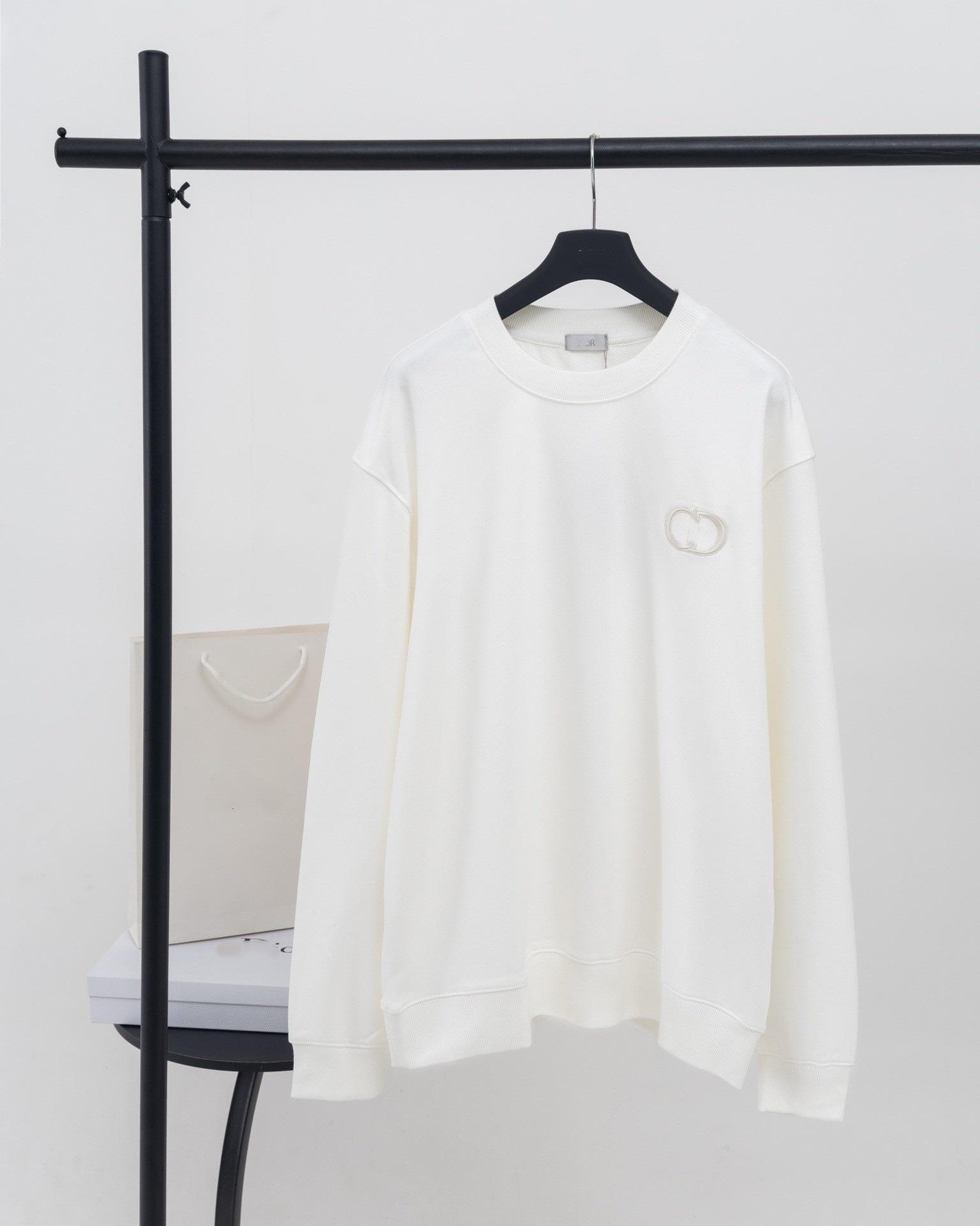 DO Family 2026 Silver Label Embroidered Logo Long Sleeve Round Neck Hoodie Extra Large
DO Family 2026 Silver Label Embroidered Logo Long Sleeve Round Neck Hoodie Extra Large