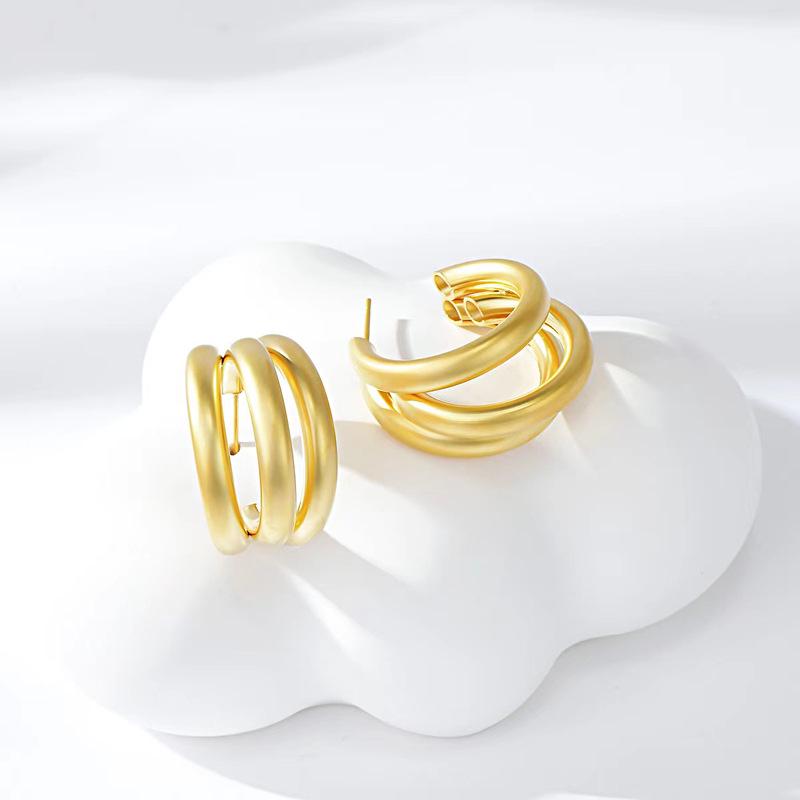 European and American Temperament Minimalist Three-Layer Circle Earrings: Trendy, Versatile Women s Niche Design. 14K
European and American Temperament Minimalist Three-Layer Circle Earrings: Trendy, Versatile Women s Niche Design. 14K