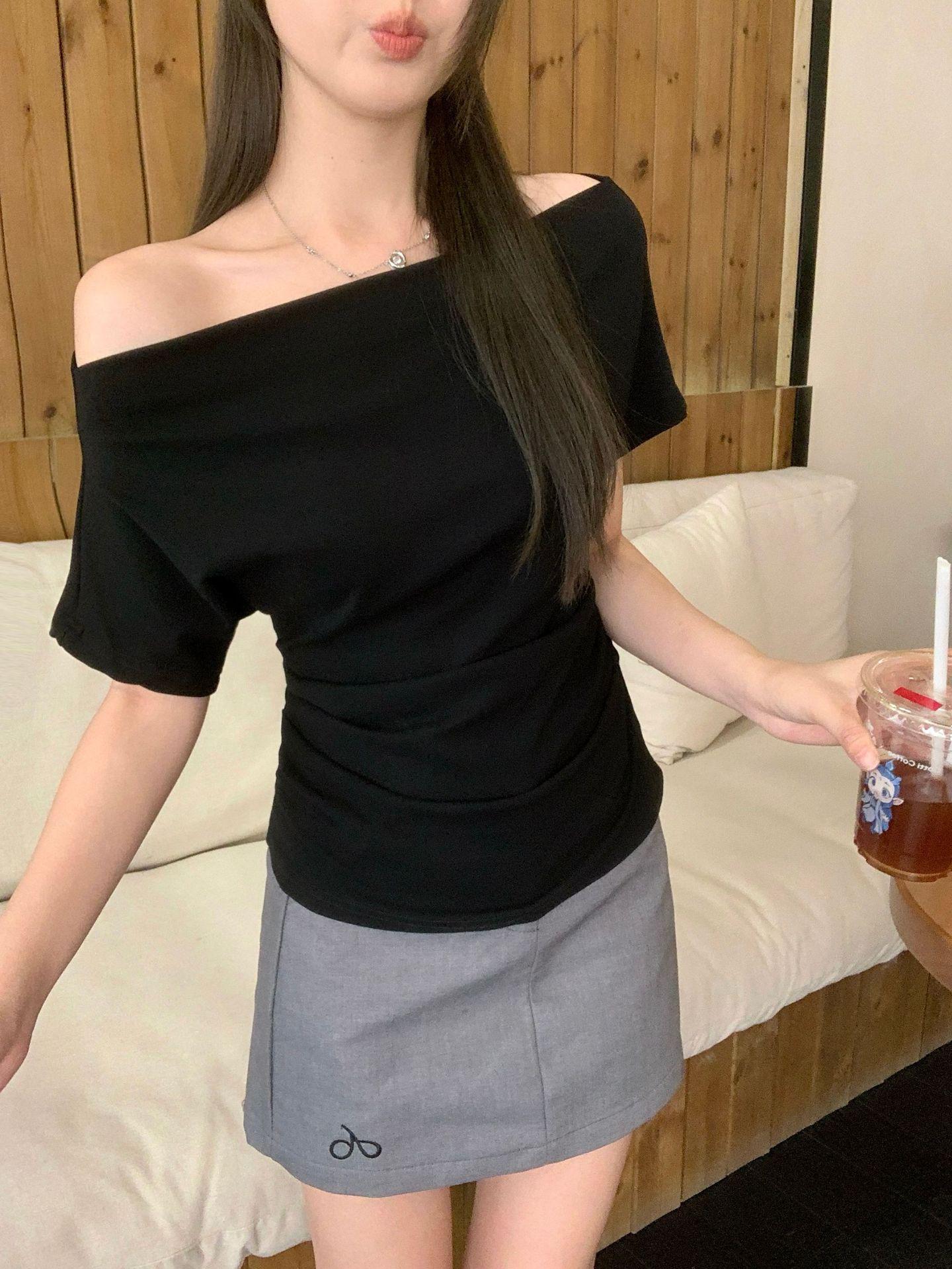Curvy Plus Size One-Shoulder Ruffle Slimming Top with Multiple Styles 2XL
Curvy Plus Size One-Shoulder Ruffle Slimming Top with Multiple Styles 2XL